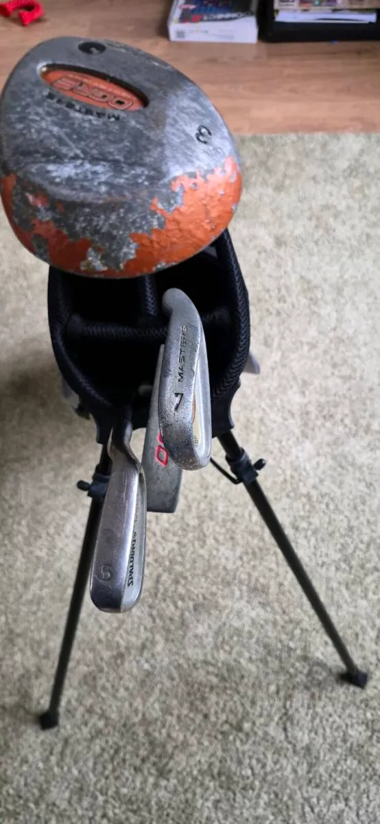 Junior golf clubs and bag x 2 - Image 2