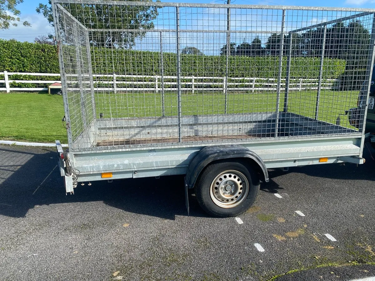 Trailer - Image 1