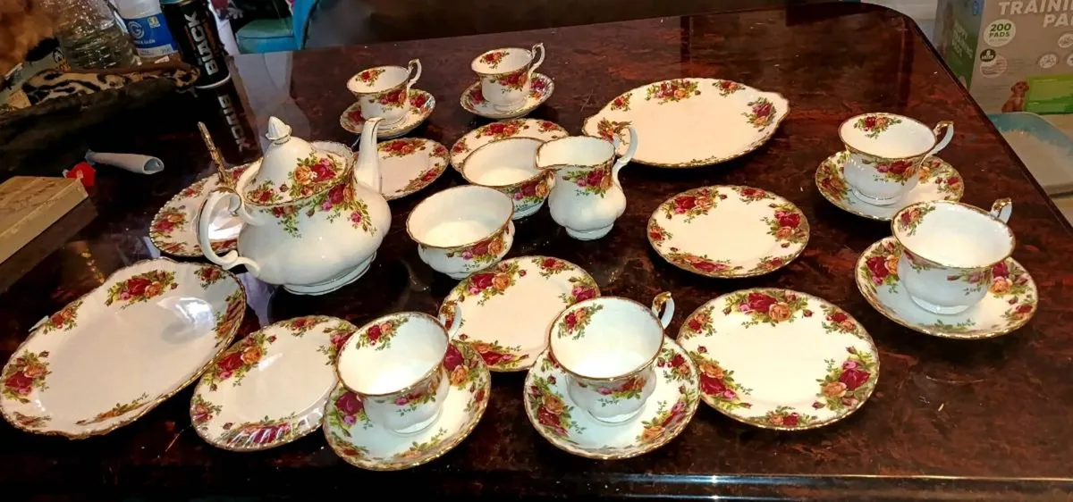 Royal Albert Old Country Roses full teaset with te - Image 1