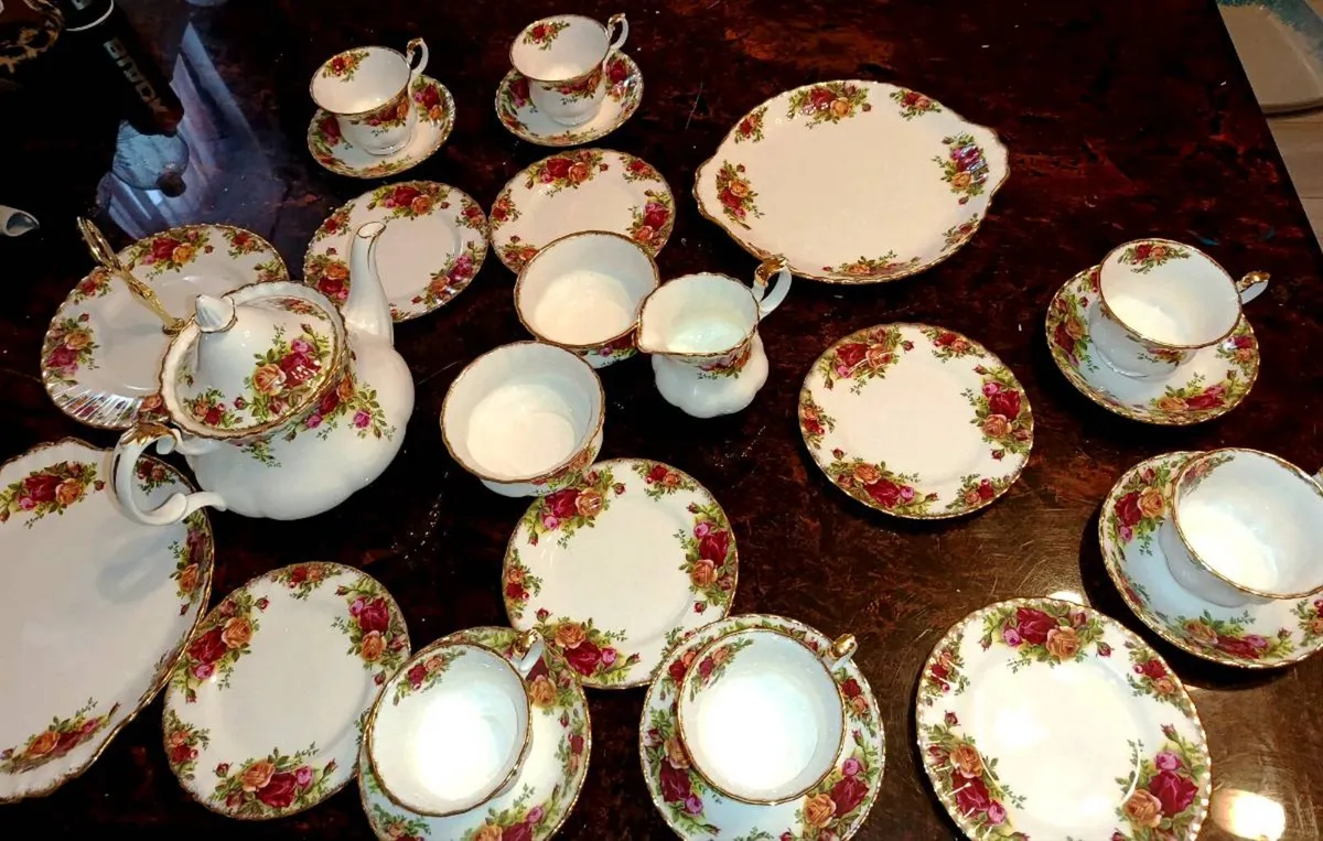 Royal Albert Old Country Roses full teaset with te - Image 2