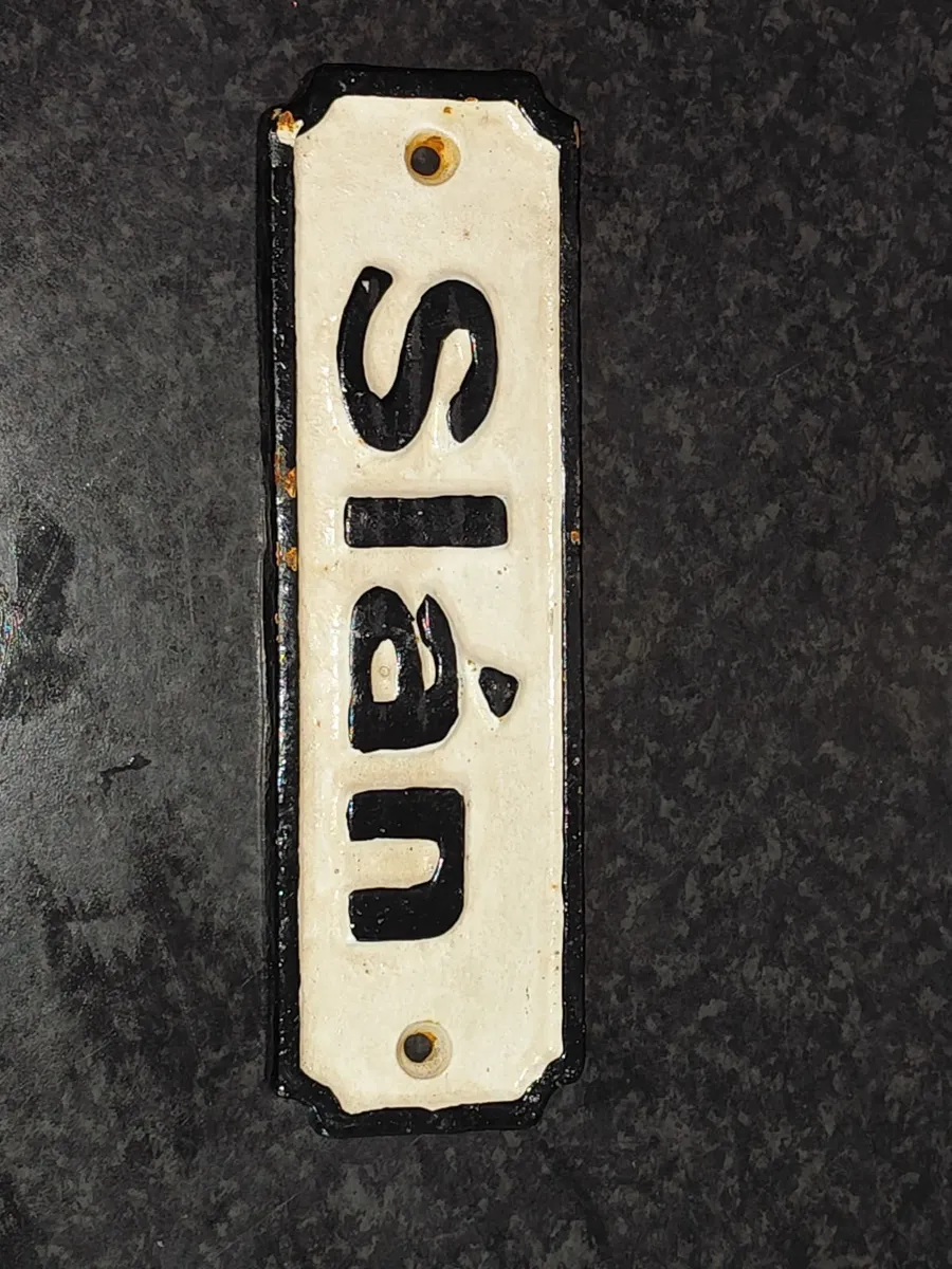 Cast iron Slan sign. - Image 2
