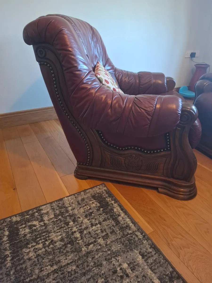 3 piece suite . - Image 2