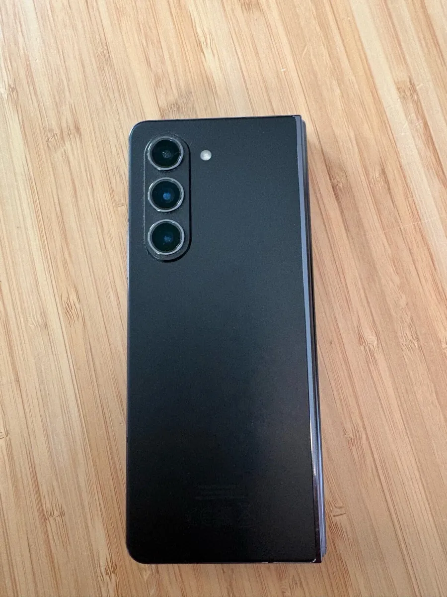 Samsung Galaxy Fold 5 - Image 2