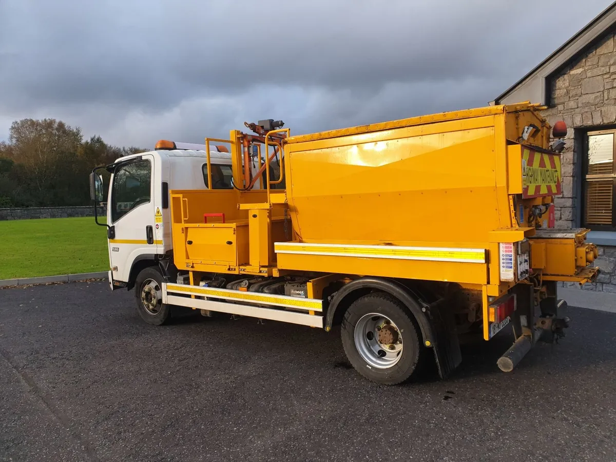 Hotbox Isuzu N75 150hp. Auto 7.5 ton Euro 6 - Image 2