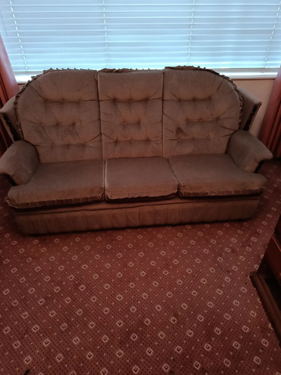 3 piece suite, display cabinet and dresser - Image 1