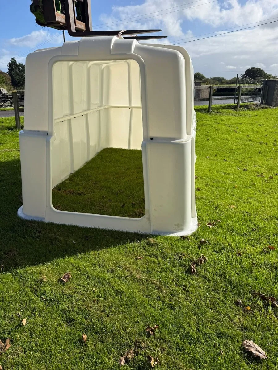 Calf hutch - Image 1