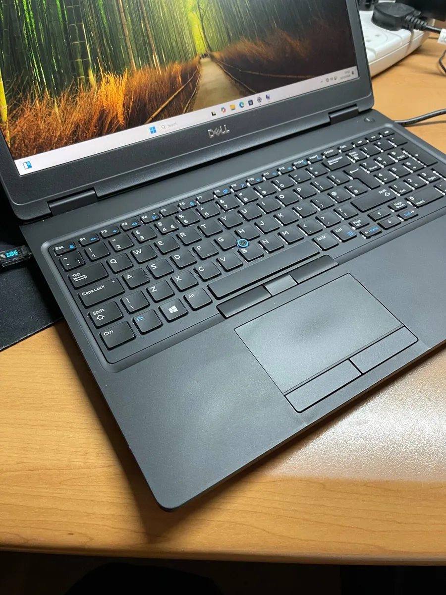 Dell Laptop i5 pro 8/512 windows 11 pro - Image 3