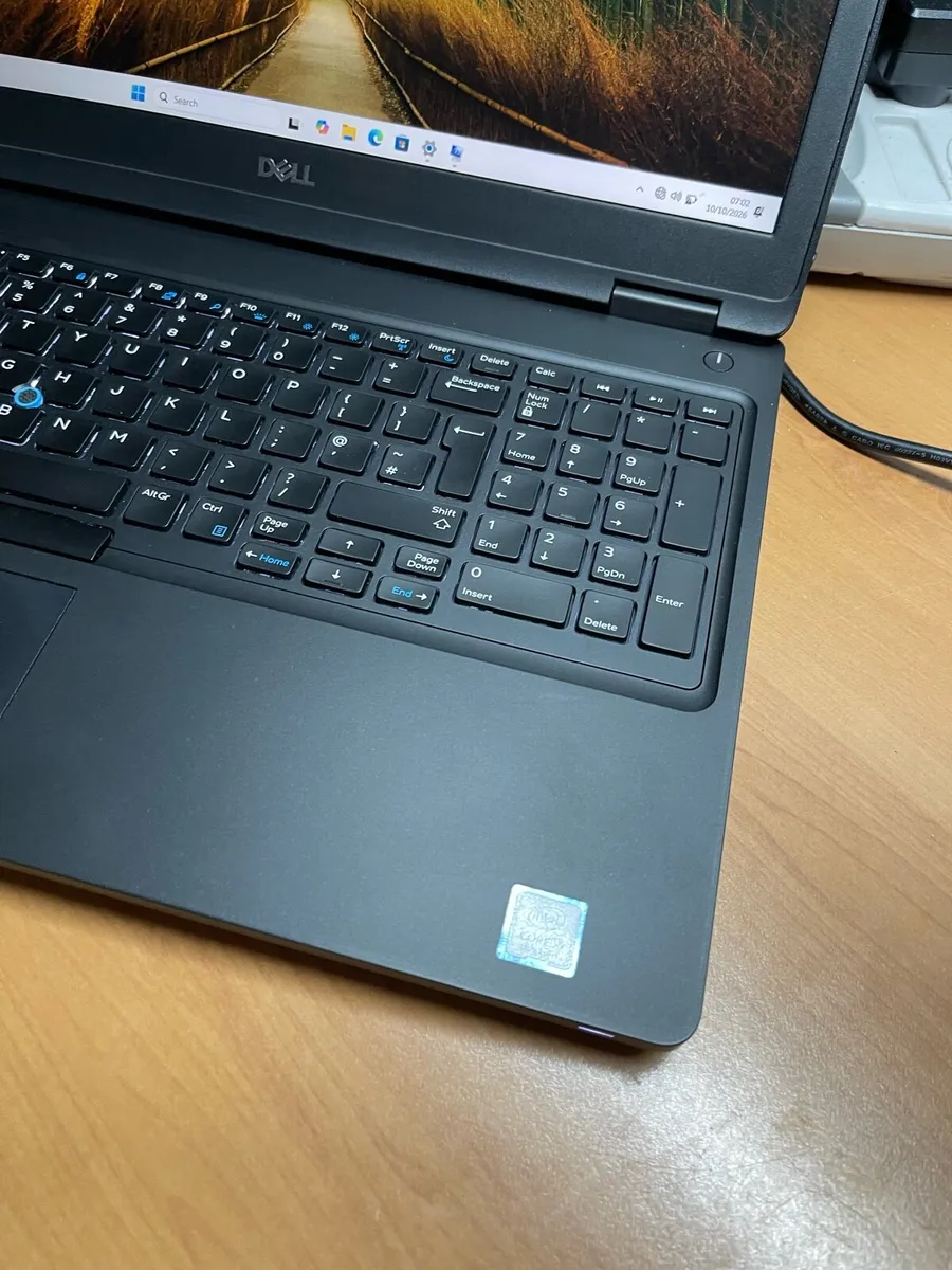 Dell Laptop i5 pro 8/512 windows 11 pro - Image 2