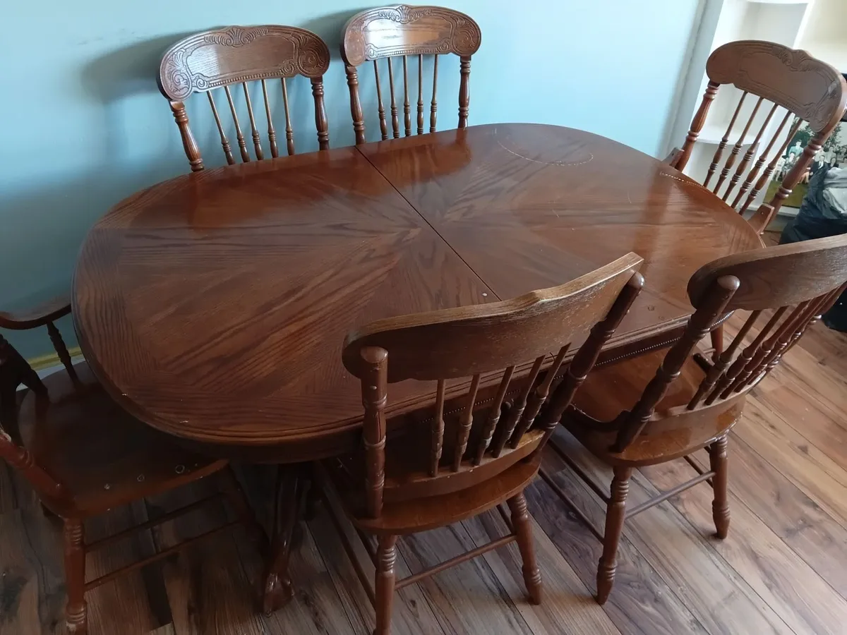 Table and chairs - Image 3