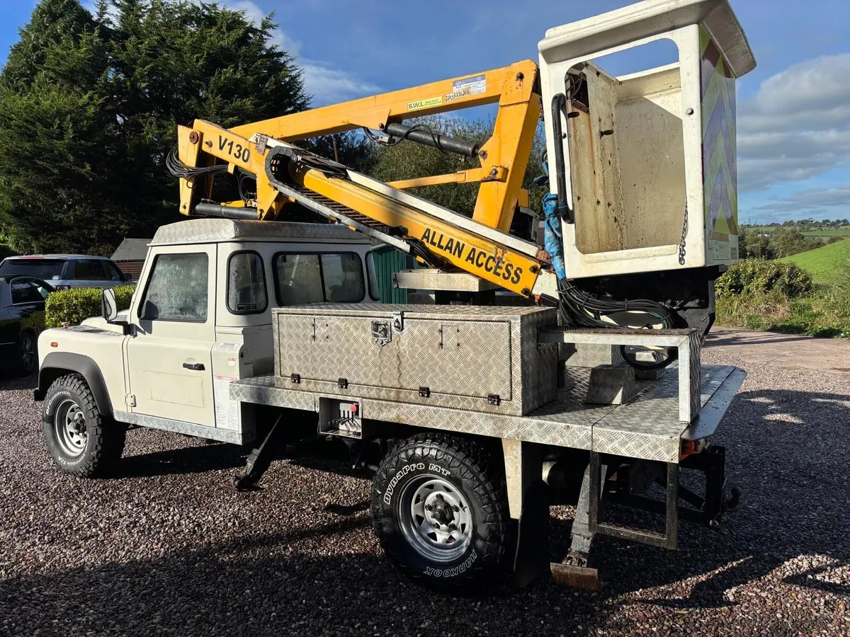 Landrover Defender Cherrypicker - Image 4