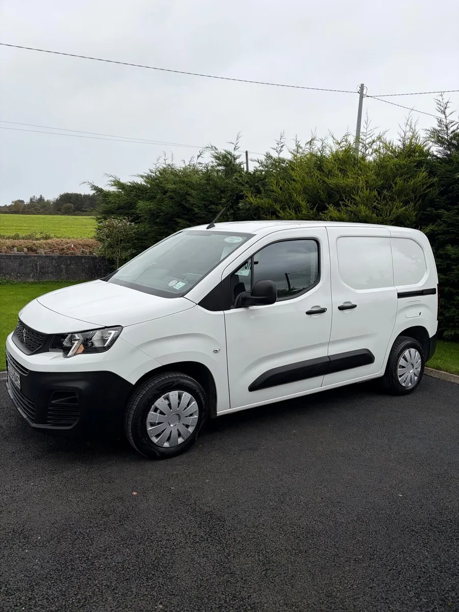 222 Peugeot Partner Commercial 1.5 Diesel - Image 2