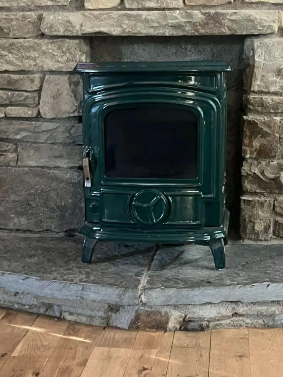 Stanley Oisín Oil Enamel Oil Burning Stove - Image 1