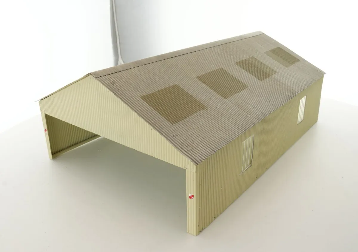 Bachmann Scenecraft 44-083 Carriage Shed - Image 1