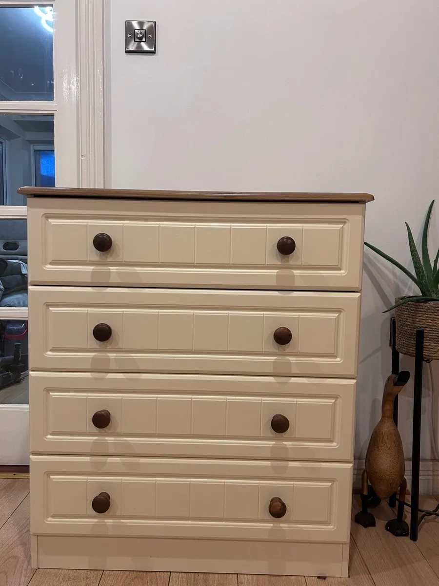 Bedside lockers and chest of drawers - Image 2