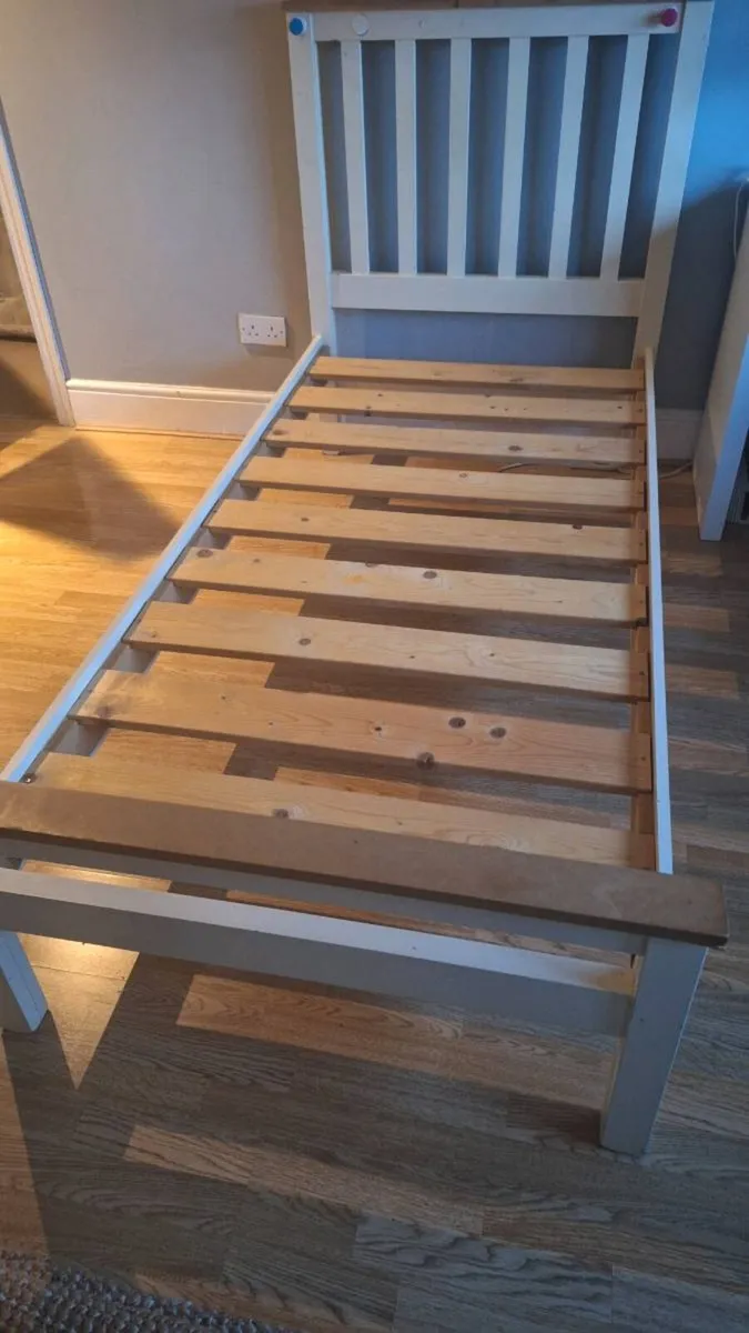Single bed and mattress - Image 1