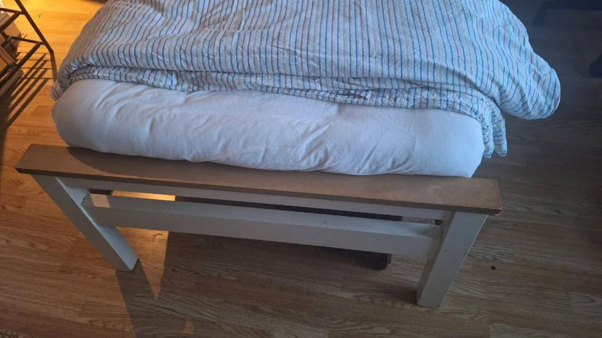 Single bed and mattress - Image 2