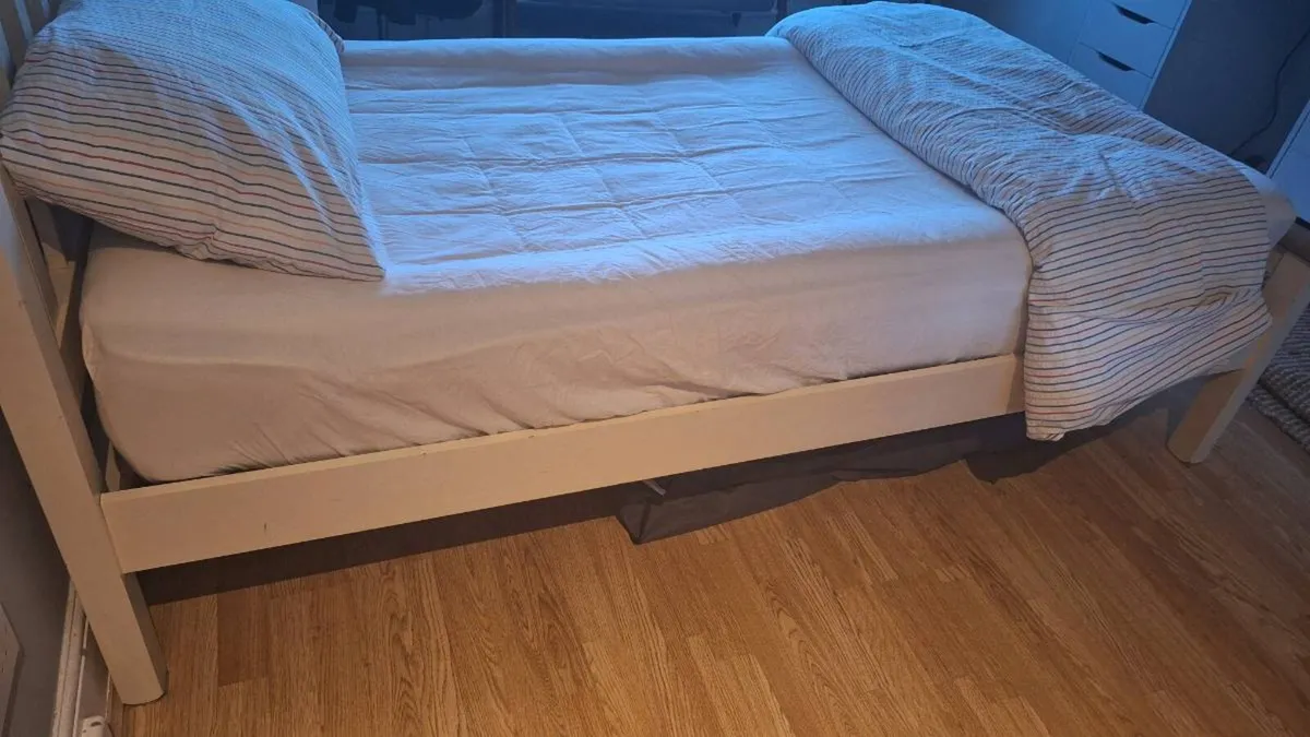 Single bed and mattress - Image 3