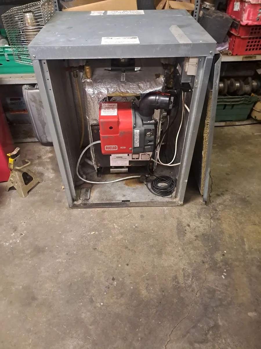 Oil boiler & oil tank - Image 1