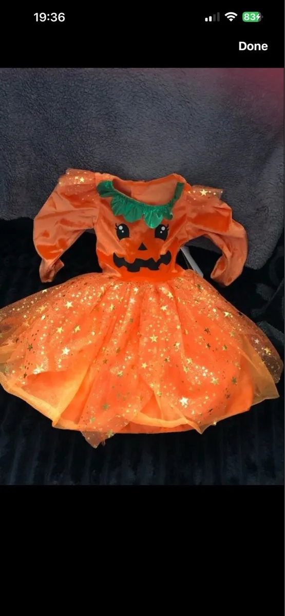 Girls Halloween dress 9/12 mths €8 - Image 1