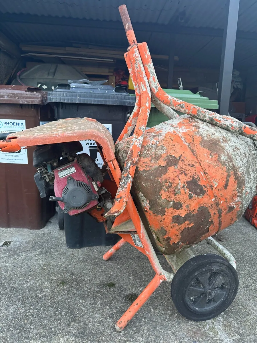 Cement mixer - Image 1
