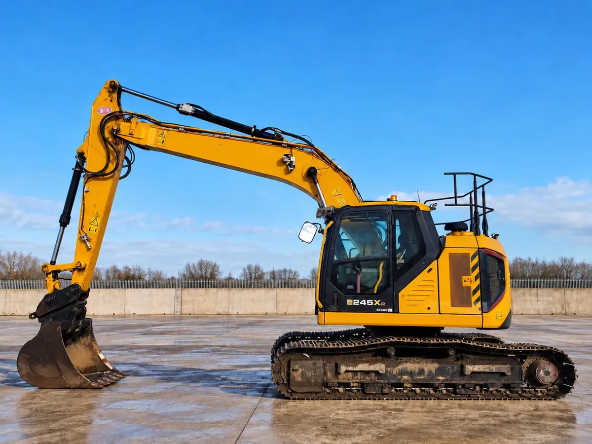 2022 JCB 245 XRL 26 Ton Zero Swing - MULLANS