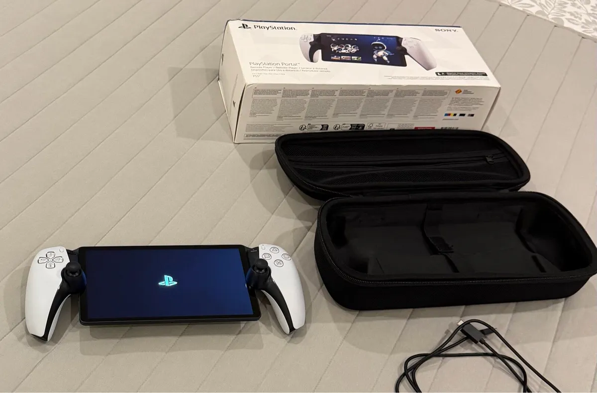 PlayStation Portal + Case - Image 2