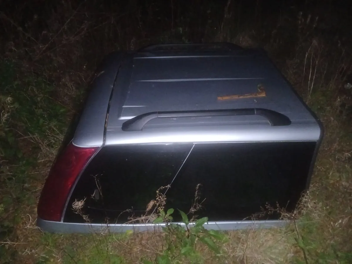 Canopy off of isuzu D-Max 2010 immaculate conditio - Image 1