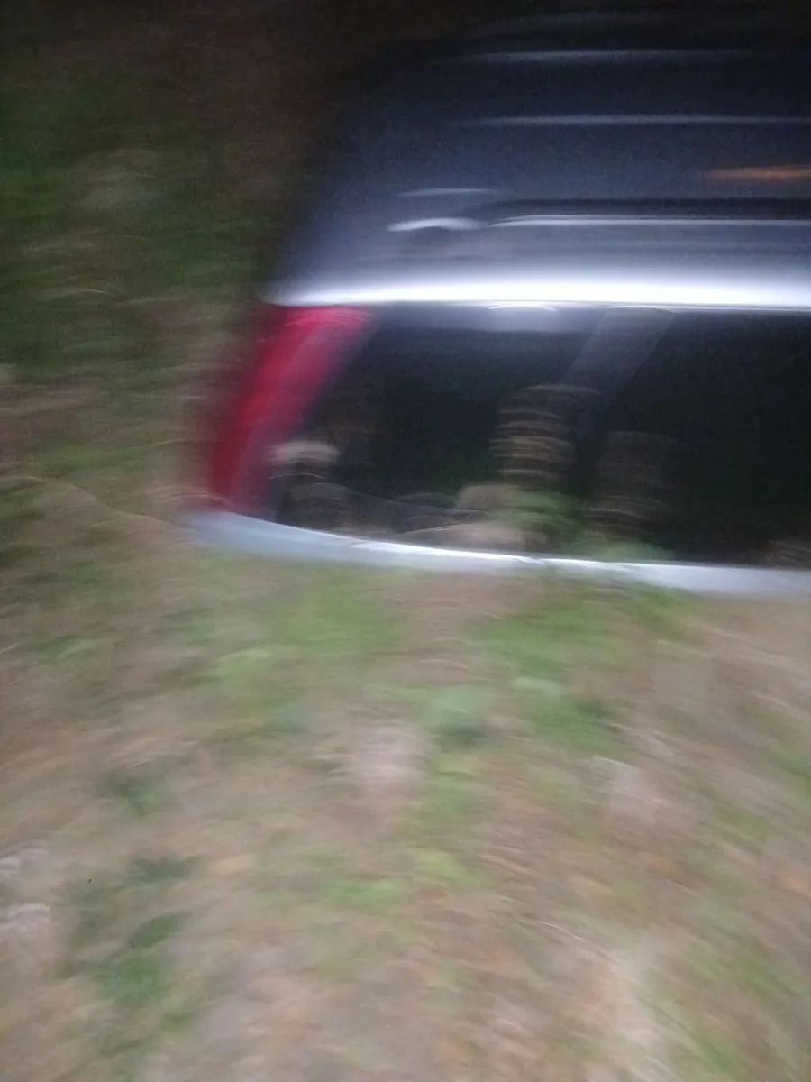 Canopy off of isuzu D-Max 2010 immaculate conditio - Image 4