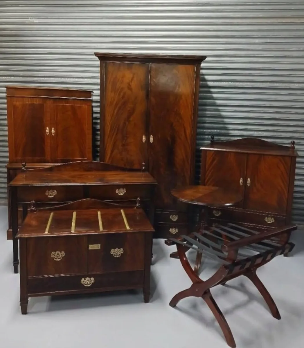 Georgian Style Period Manor House furniture set - Image 1