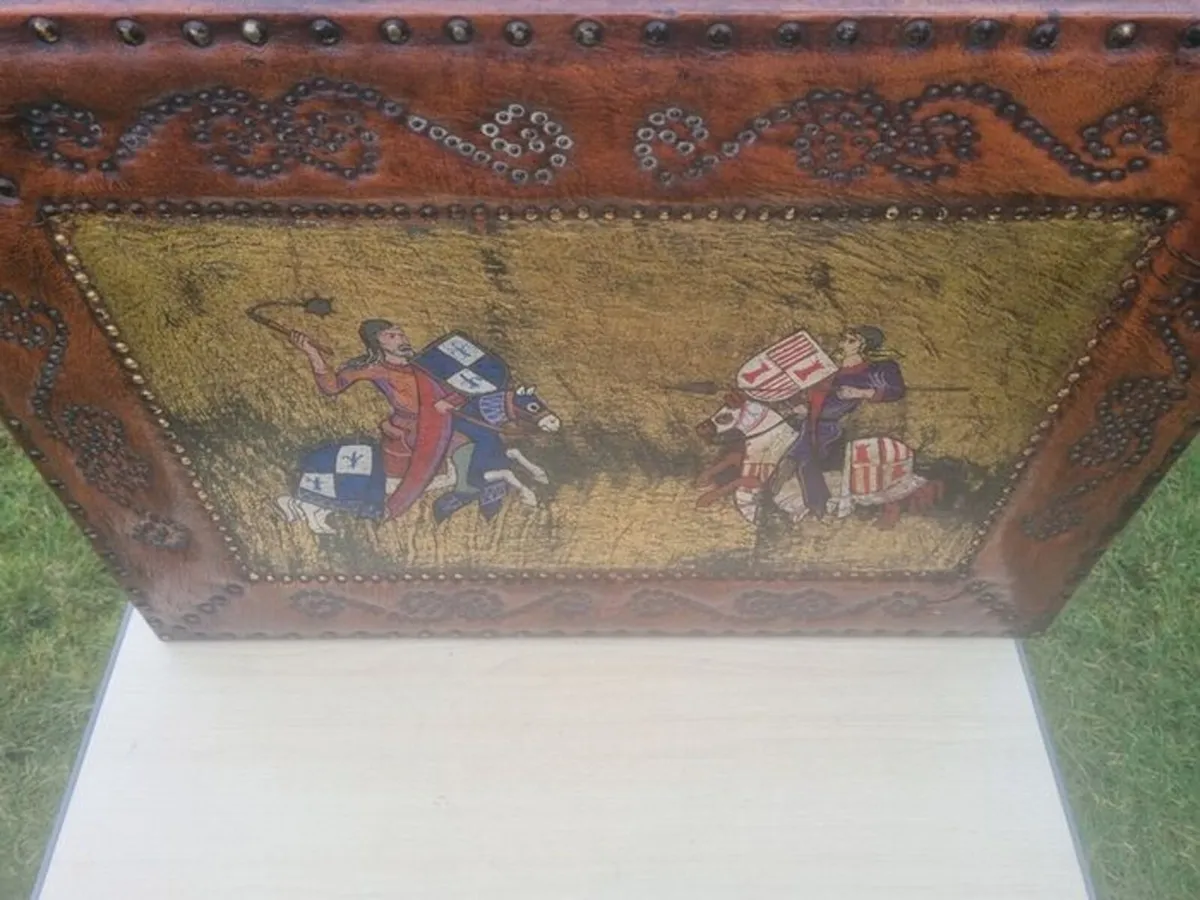 Vintage large leather painting of a medieval knigh - Image 4
