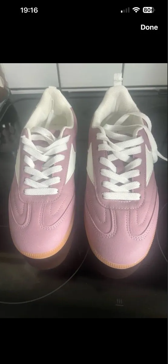 Ladies new trainers size 6 €10 - Image 1