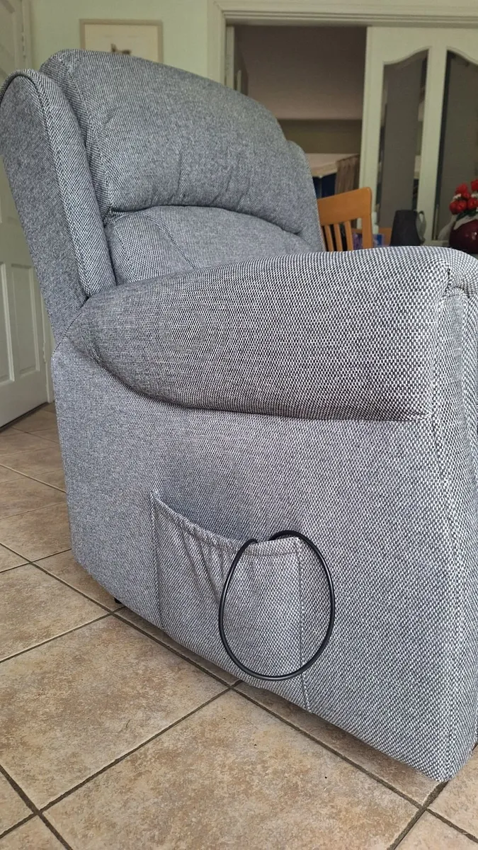 Electric Recliner Chair - Image 3