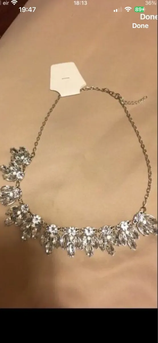 Ladies costume necklace €8 - Image 3