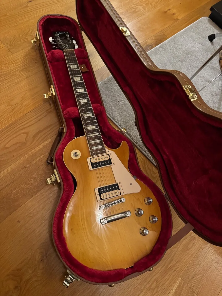 Beautiful Gibson Les Paul Classic and Hard Case - Image 1