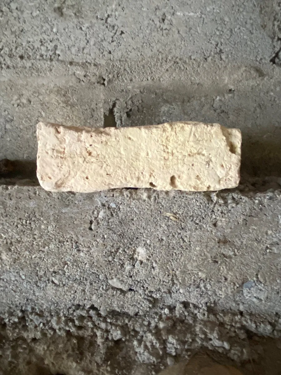 Yellow brick - Image 2
