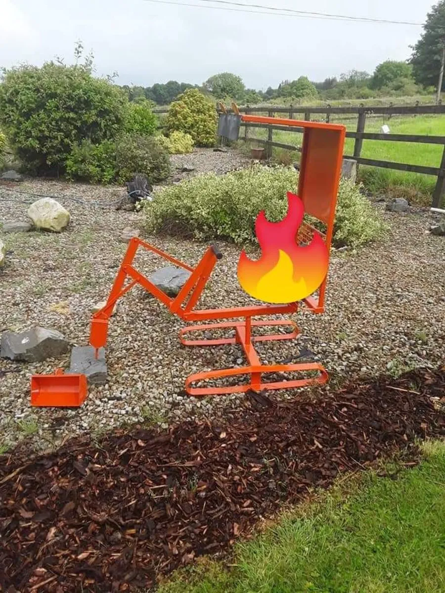 Steel toy diggers for sandpit - Image 1