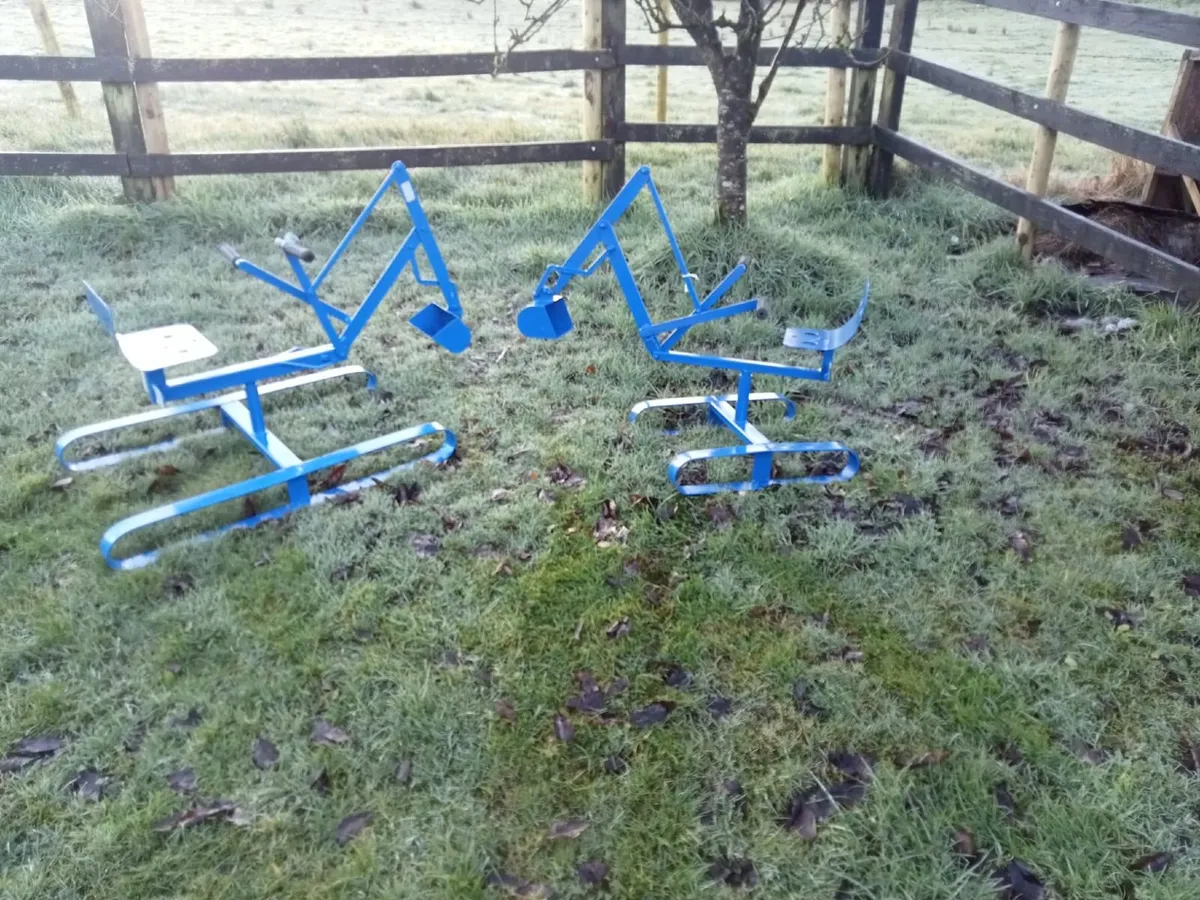 Steel toy diggers for sandpit - Image 3