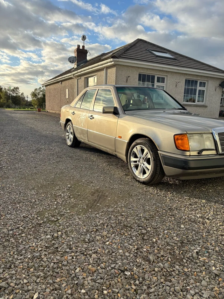 Mercedes 200E - Image 1