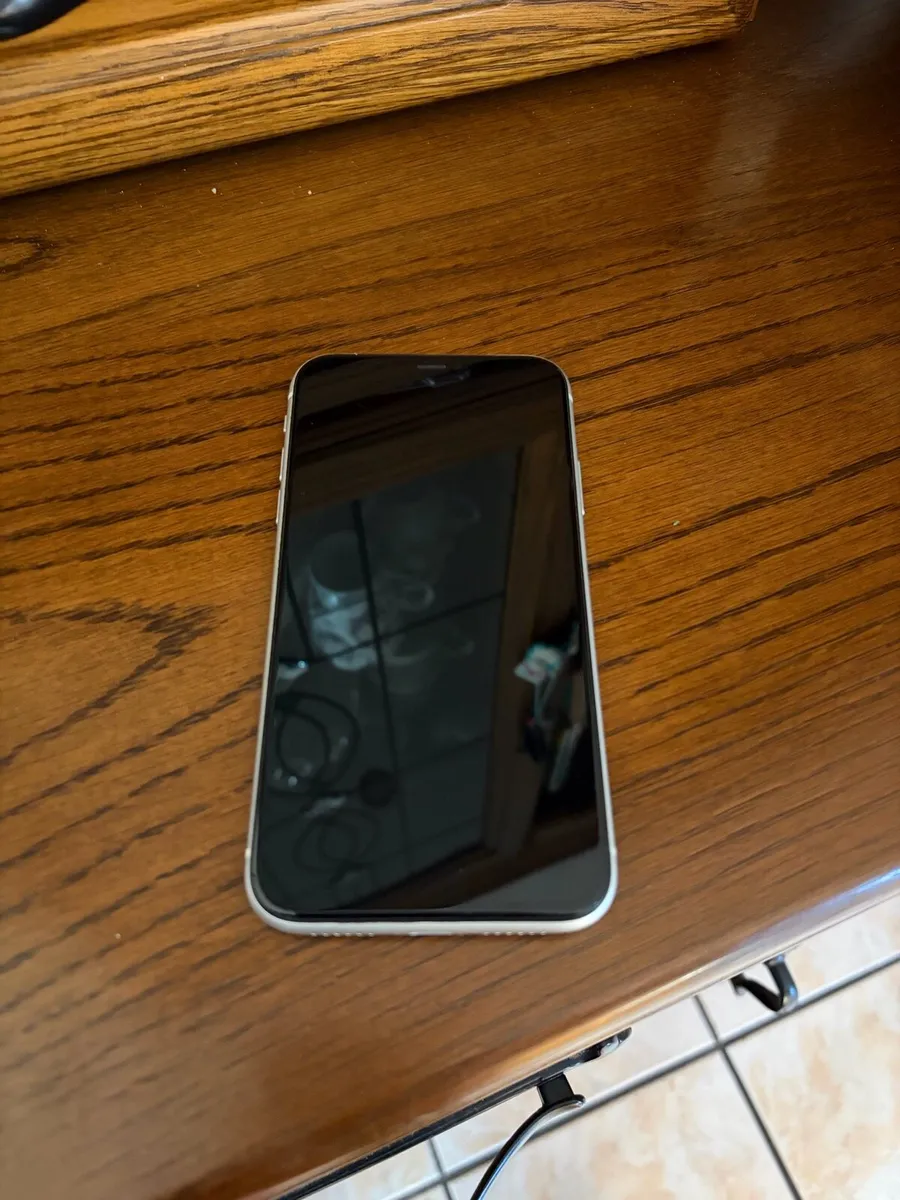 IPhone 11 - Image 2