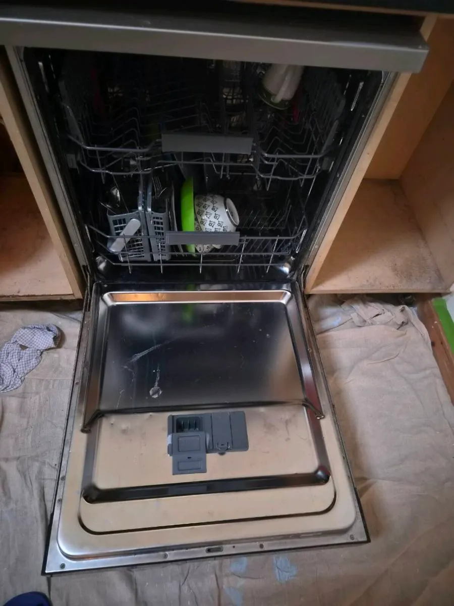 Whirlpool Dishwasher - Image 3