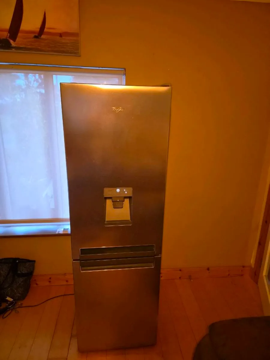 Silver Whirlpool Fridgefreezer