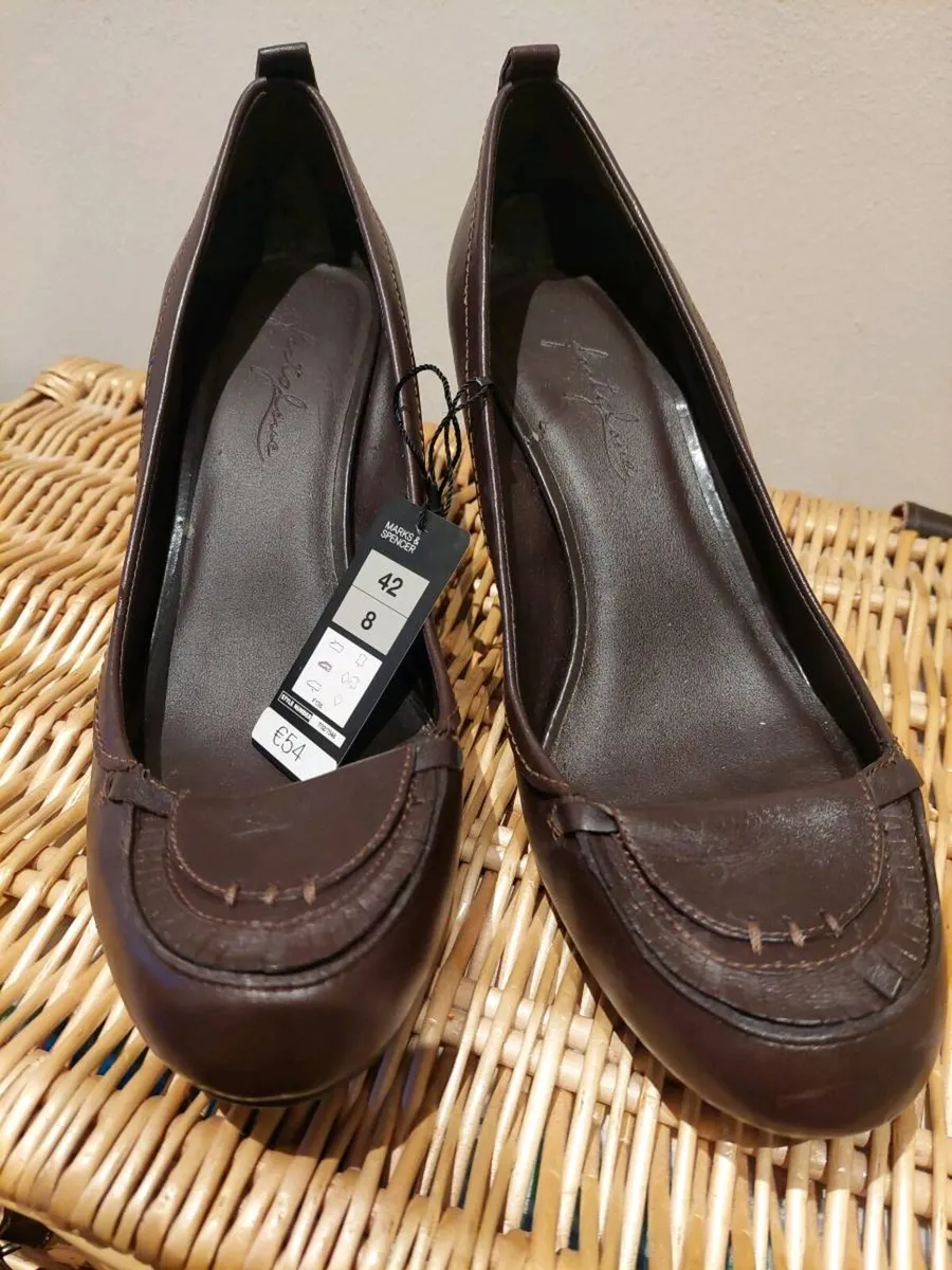 Marks & Spencers Brown Heel Shoes - Image 3
