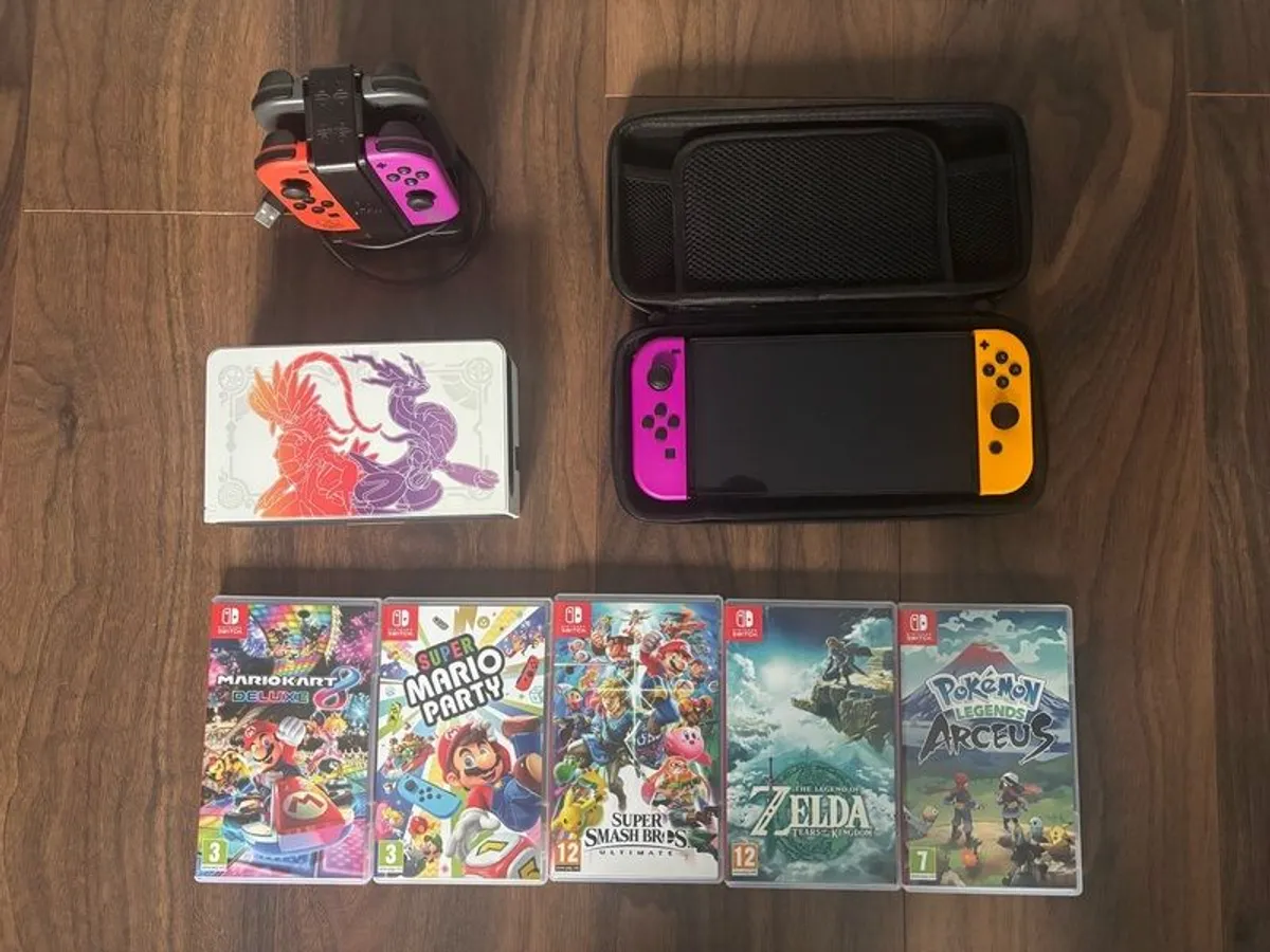 Nintendo Switch OLED - Image 1