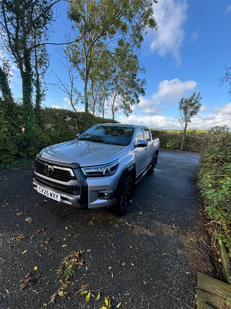 25 Toyota hilux - Image 2