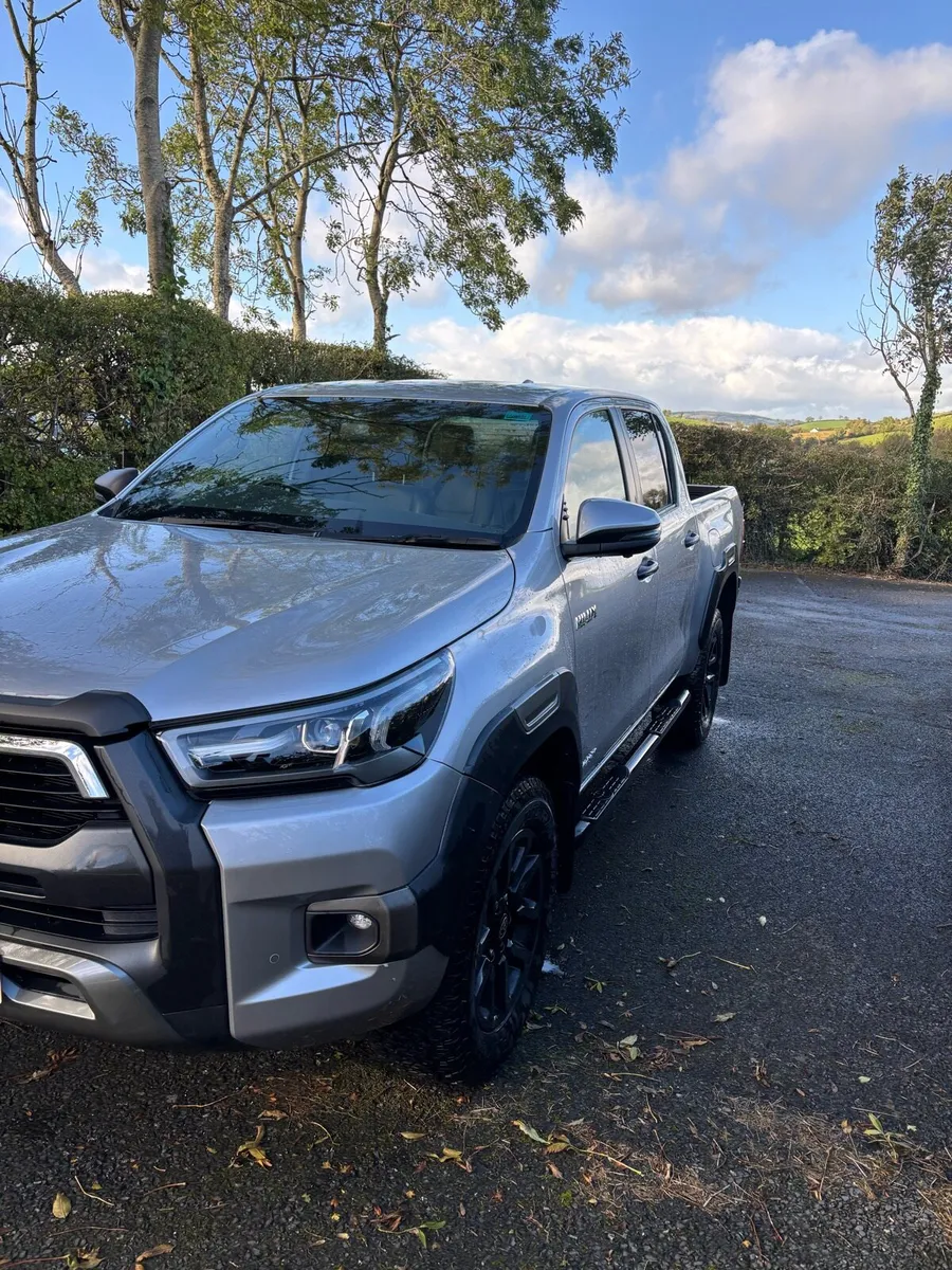 25 Toyota hilux - Image 3