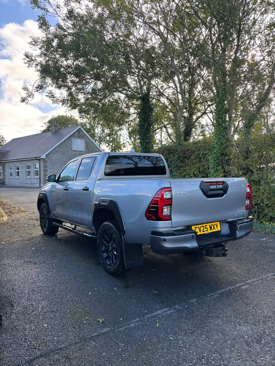 25 Toyota hilux - Image 4