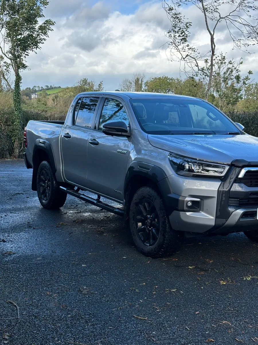 25 Toyota hilux - Image 1