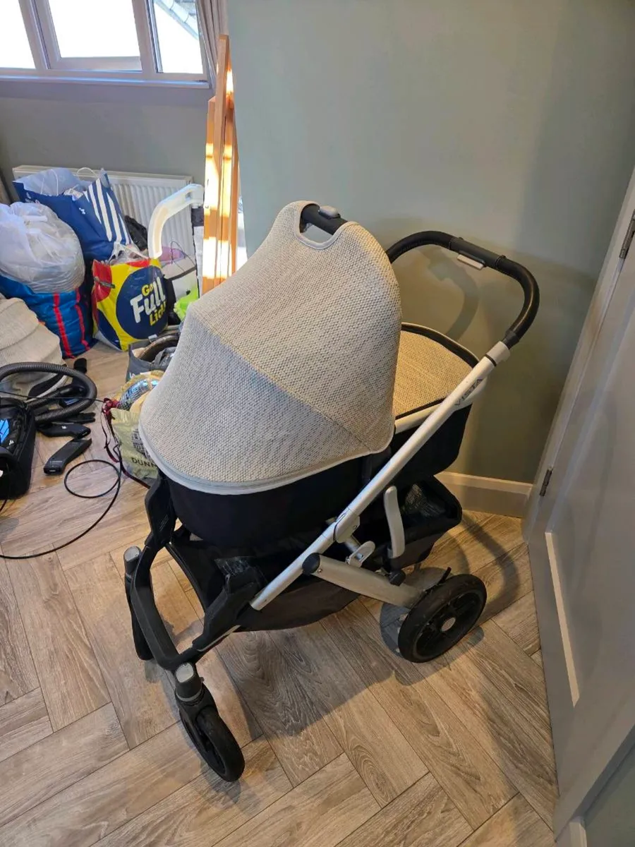 UPPAbaby VISTA V2 Complete Travel System - Image 3