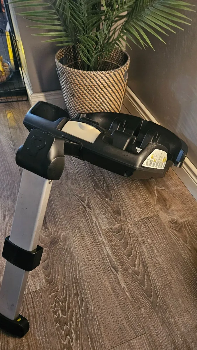 Doona Isofix Base with adjustable Support Leg - Image 1