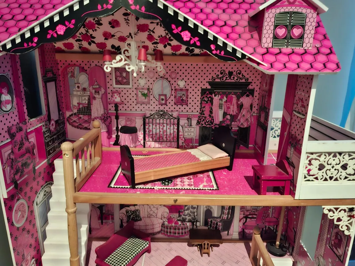 Dolls house - Image 4